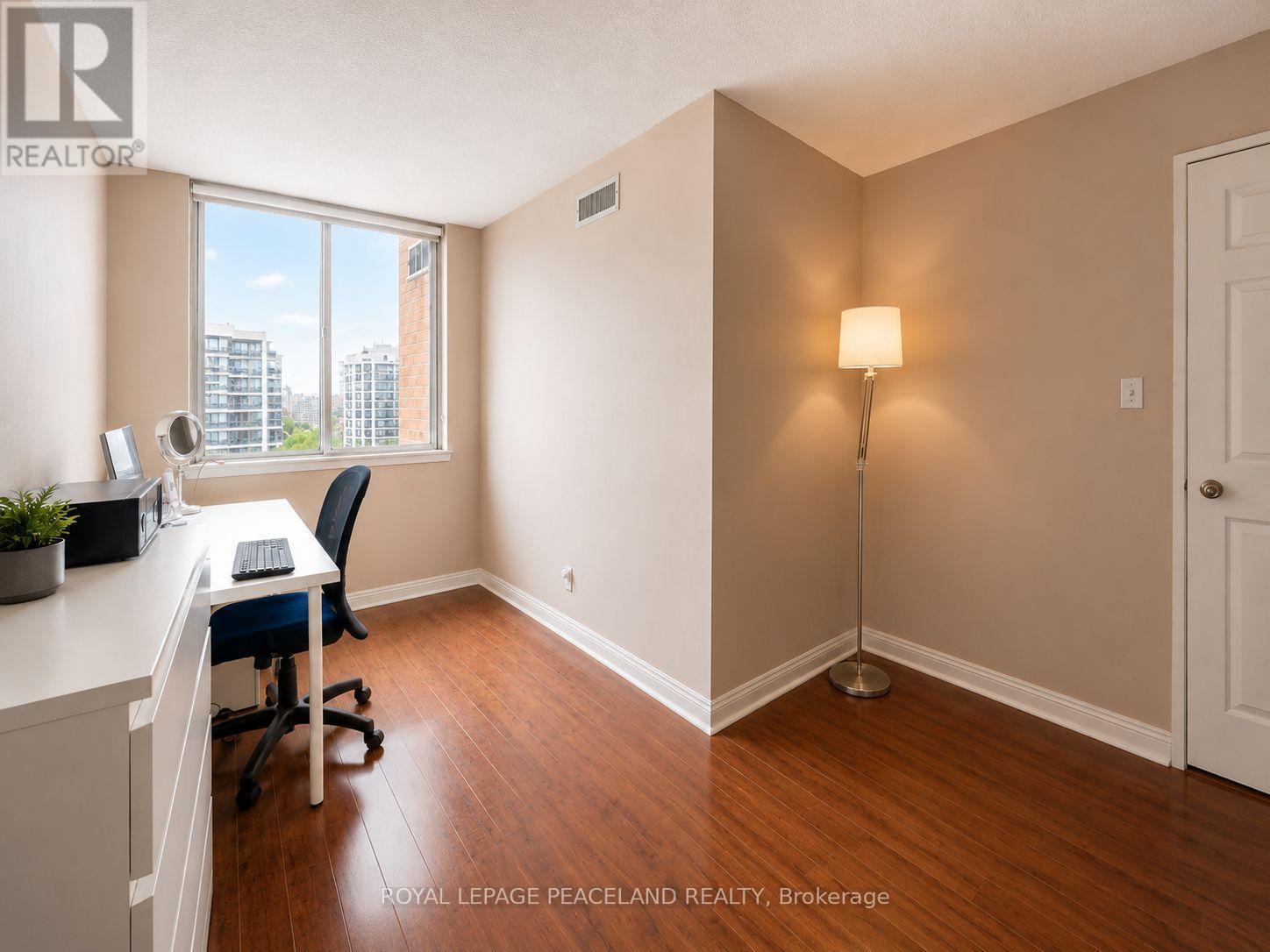 1909- 80 Alton Towers Circle, Toronto, ON photo 8
