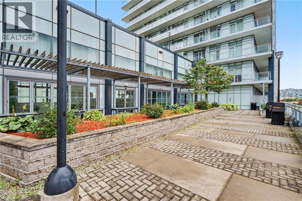 365 Prince Of Wales Drive — photo 23