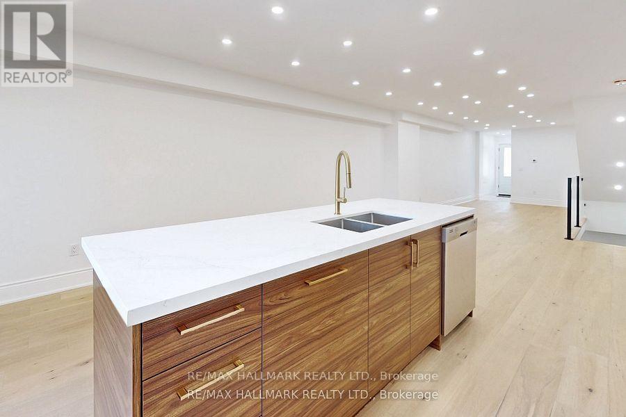 58 Corbett Avenue — photo 16