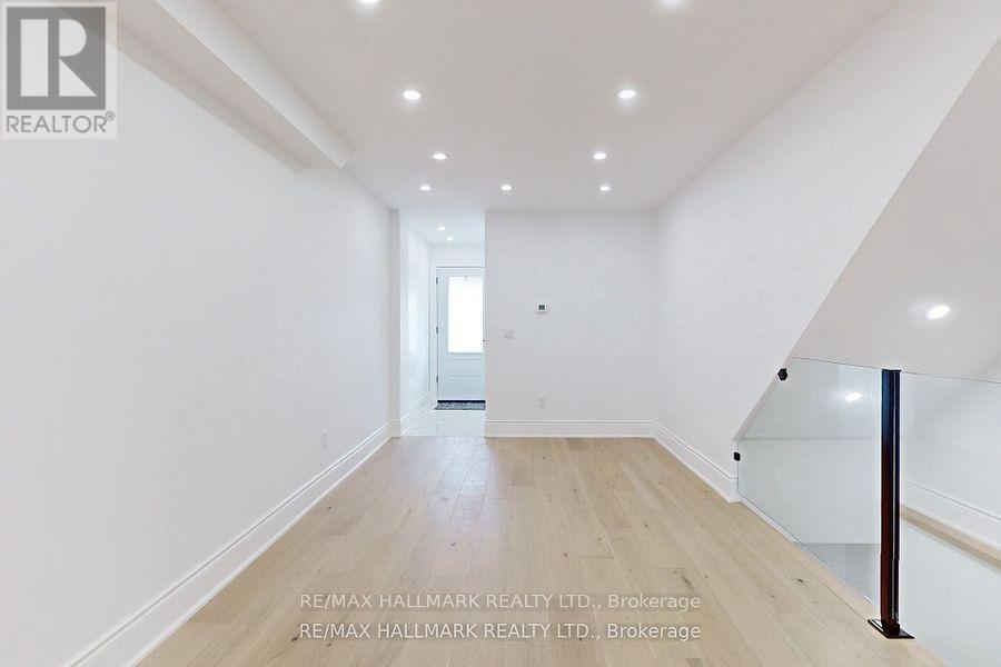 LOWER - 58 CORBETT AVENUE, Toronto (Rockcliffe-Smythe) — photo 7