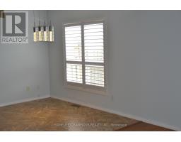 132 Henhoeffer Crescent, Kitchener, ON N2E4H3 Photo 8