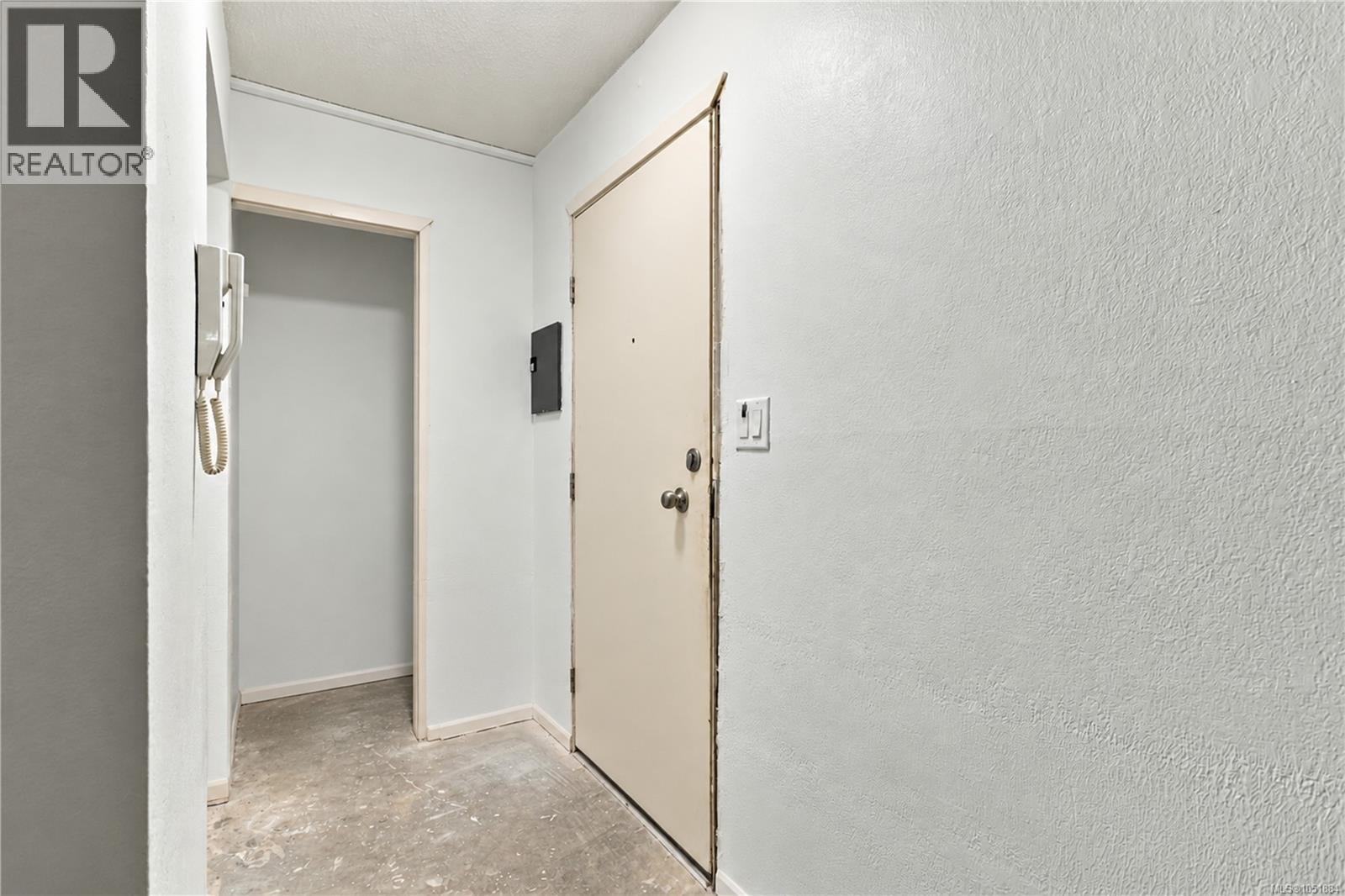 206 3800 Quadra St, Saanich - Image 1