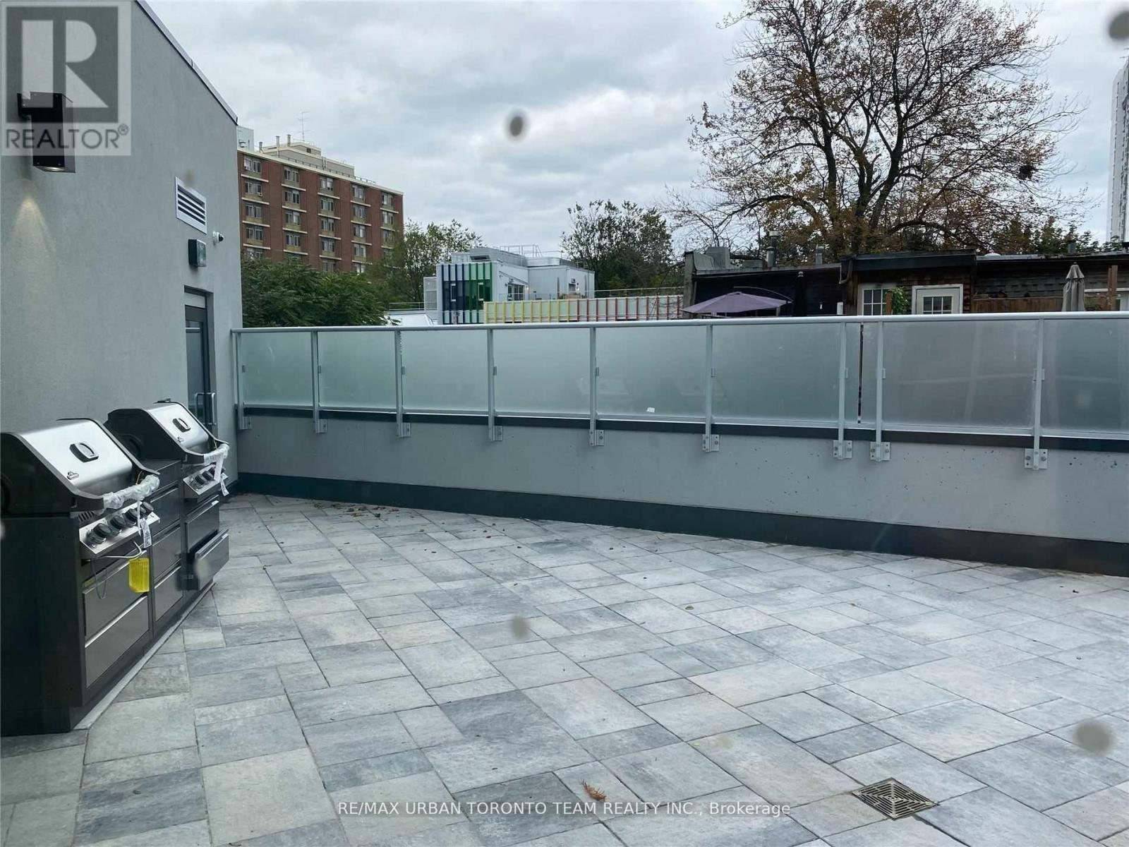 219 Dundas Street East — photo 16