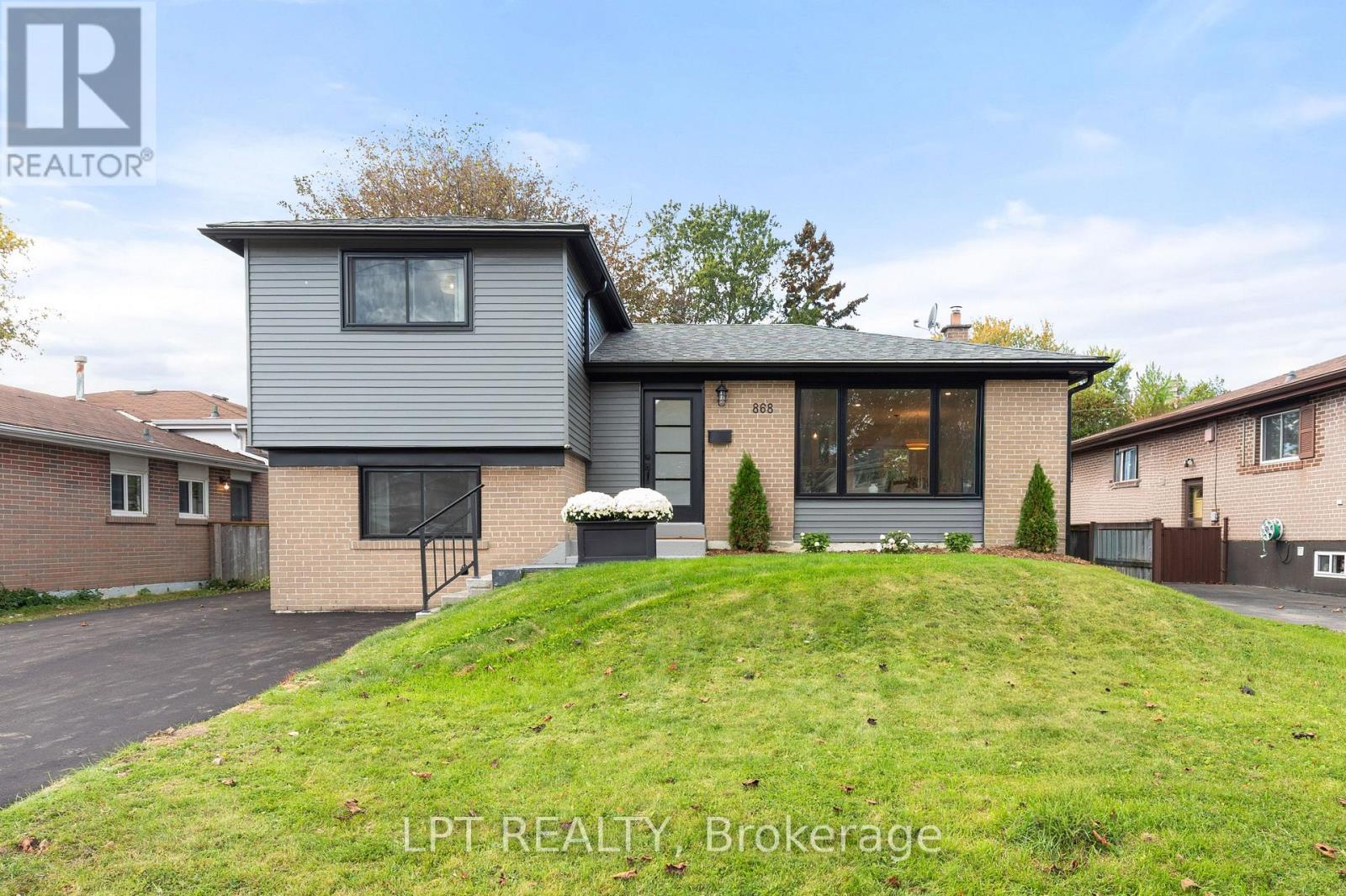 868 Liverpool Road, Pickering, ON photo 1
