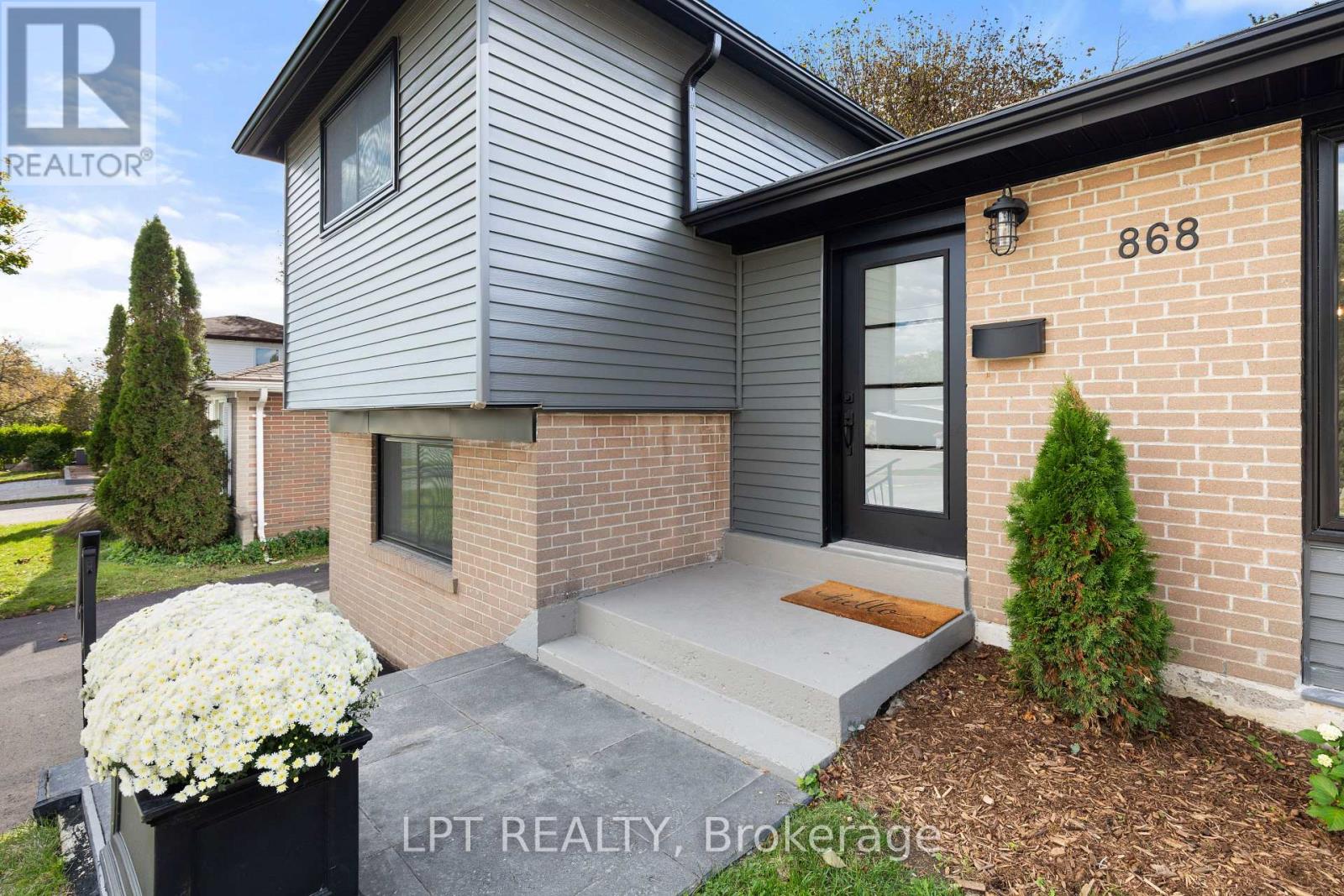868 Liverpool Road, Pickering, ON photo 3