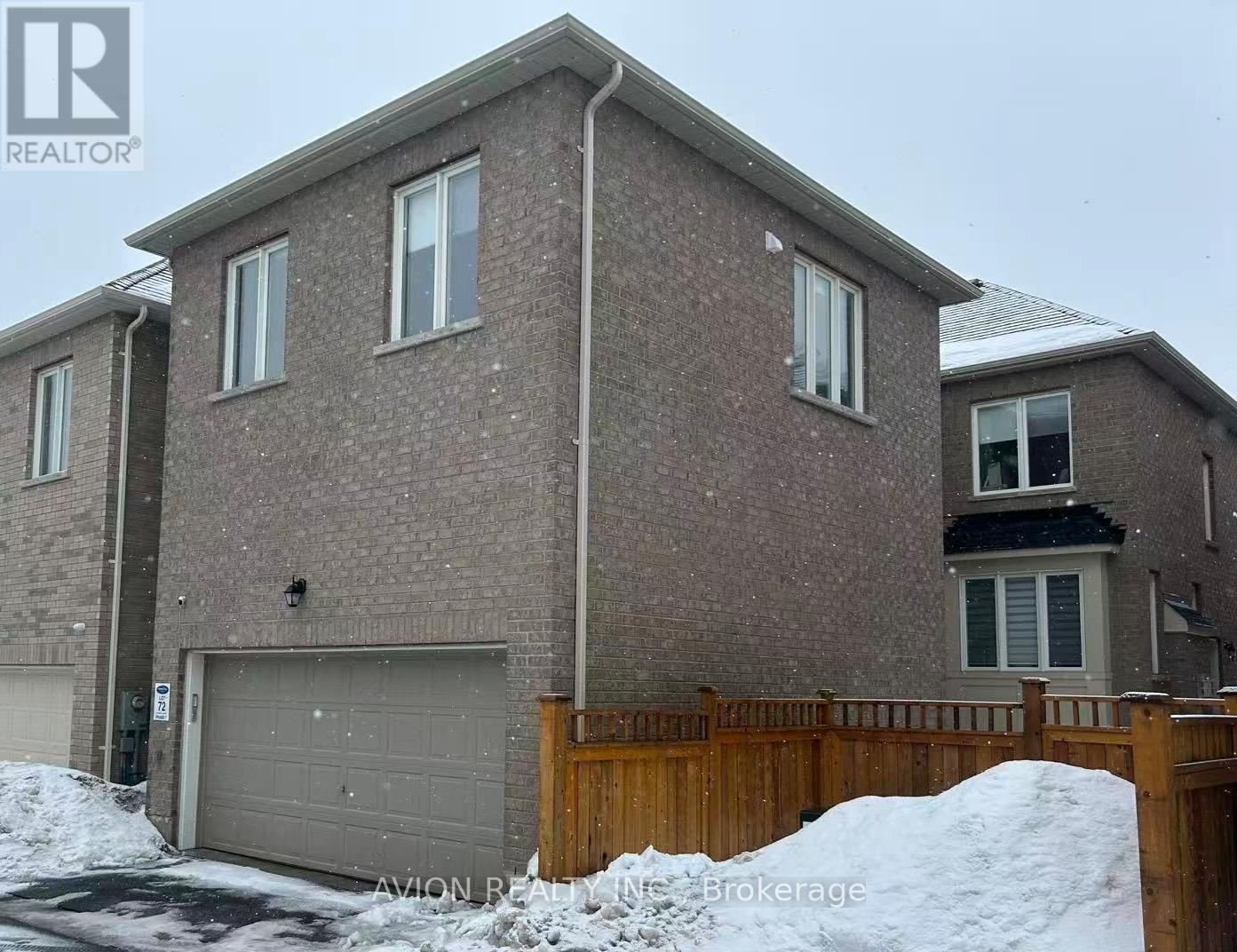 COACH HOUSE - 542 WHITES HILL AVENUE, Markham (Cornell)