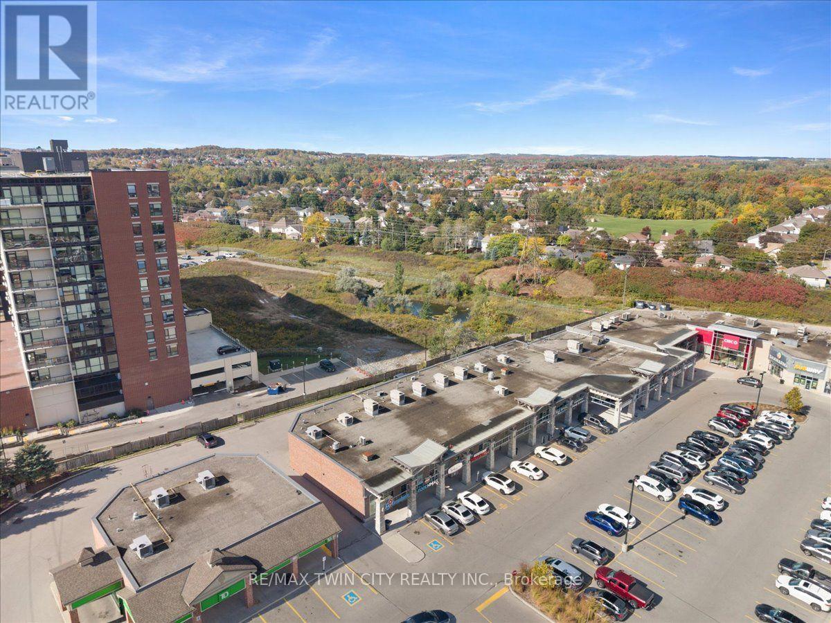 450 Columbia Street West Street West — photo 18