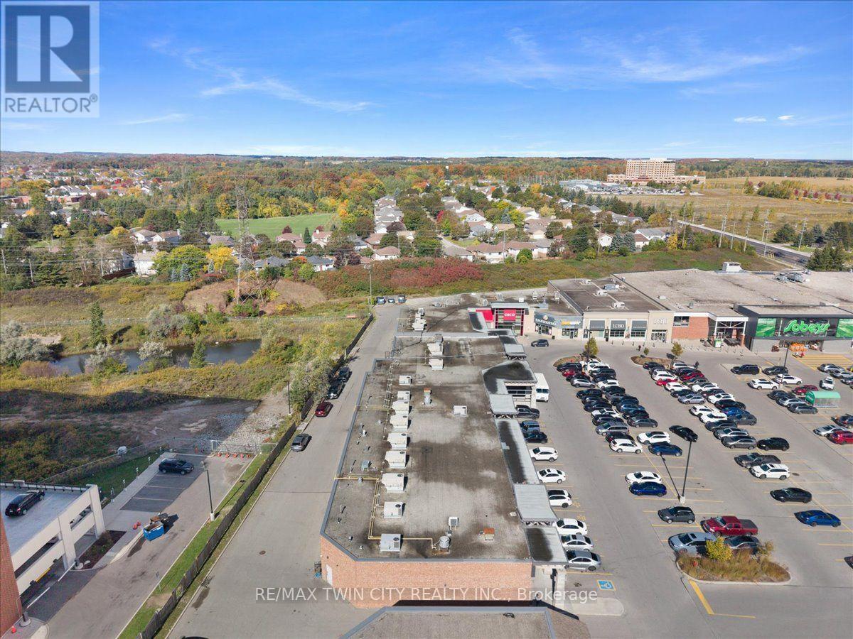 450 Columbia Street West Street West — photo 19