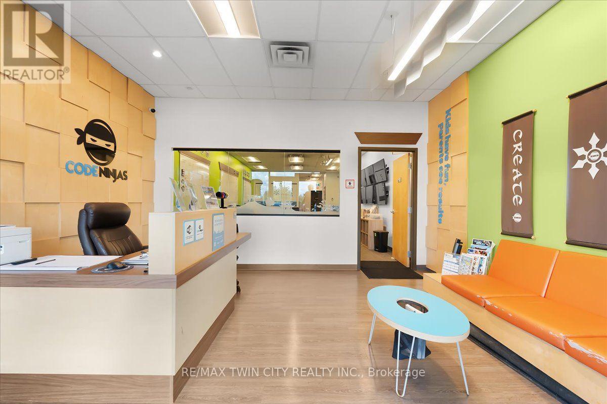 3 - 450 COLUMBIA STREET WEST STREET W — photo 2