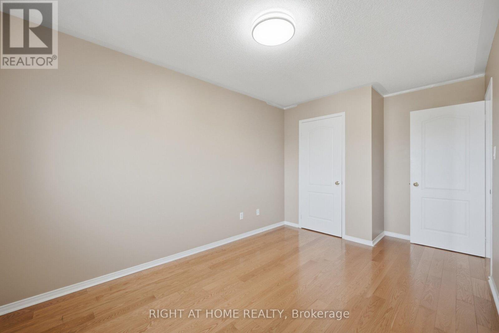 975 Mantle Crescent — photo 25