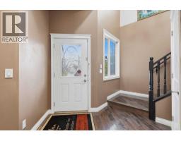 Foyer - 290 Valleyview Court Se, Calgary, AB T2B0K7 Photo 7