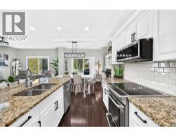 1060 KINGSTON Crescent SE - photo 10