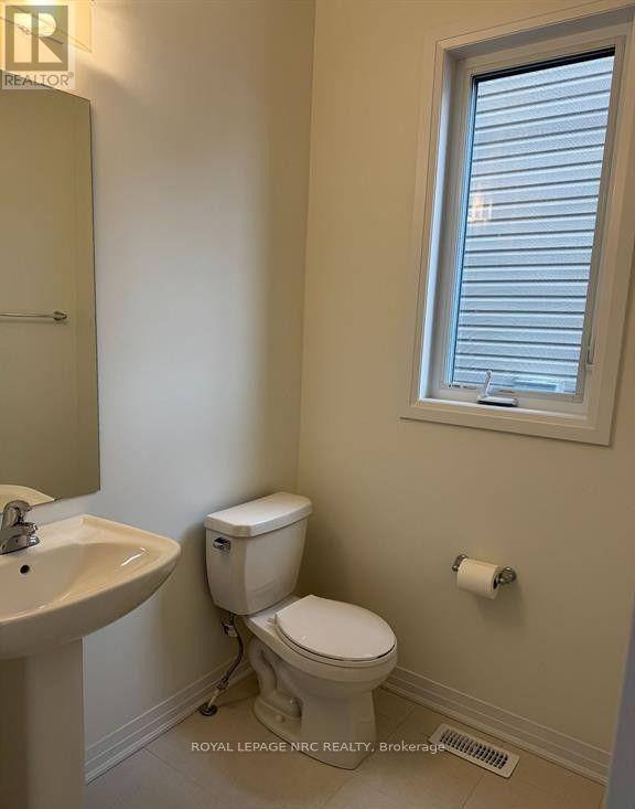 48 Varsity Drive — photo 13