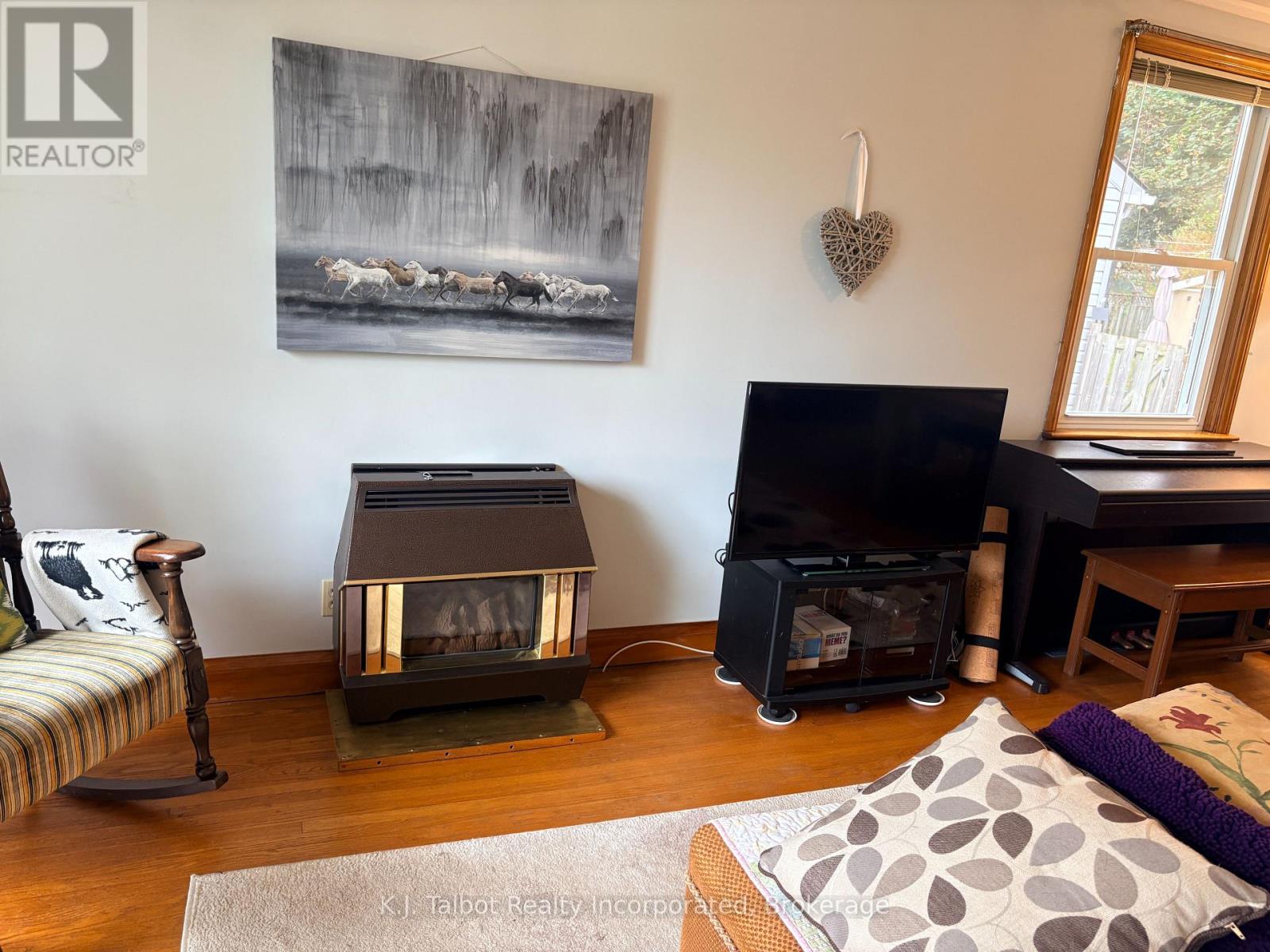 207 CAMERON STREET - 16
