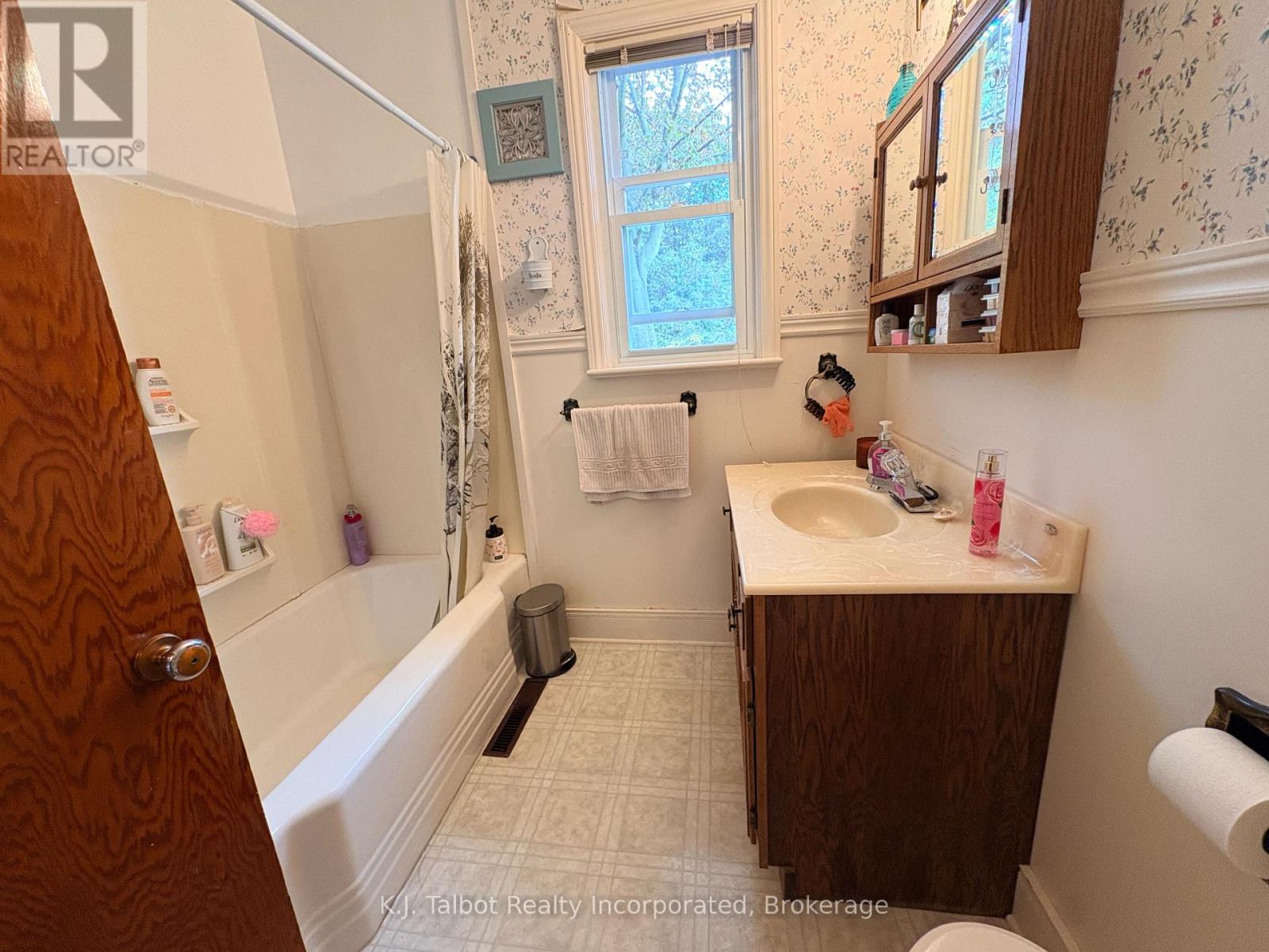 207 CAMERON STREET - 17