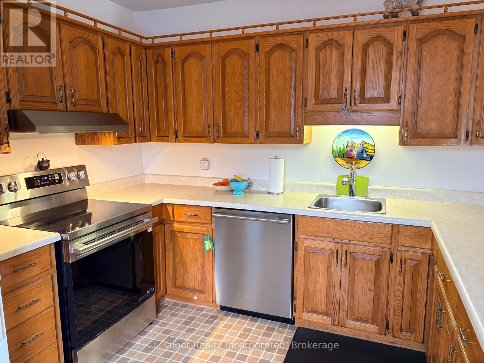 207 Cameron Street — photo 23