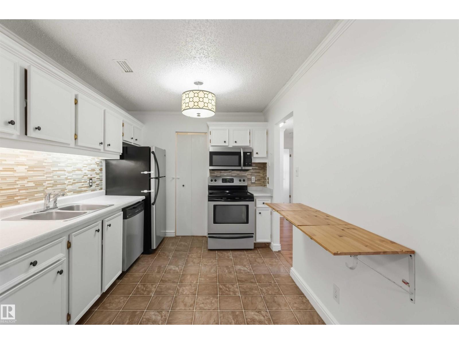 #2 2703 79 St NW NW photo 3 — MLS® E4511981
