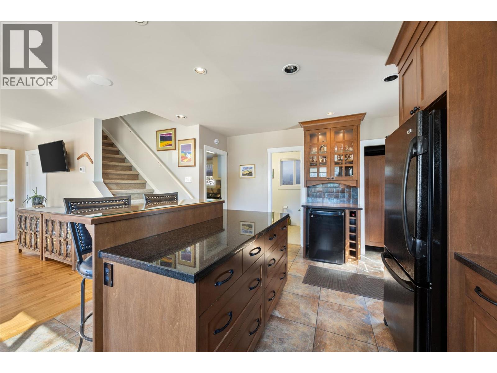 732 Ivy Avenue, Kamloops - Image 1
