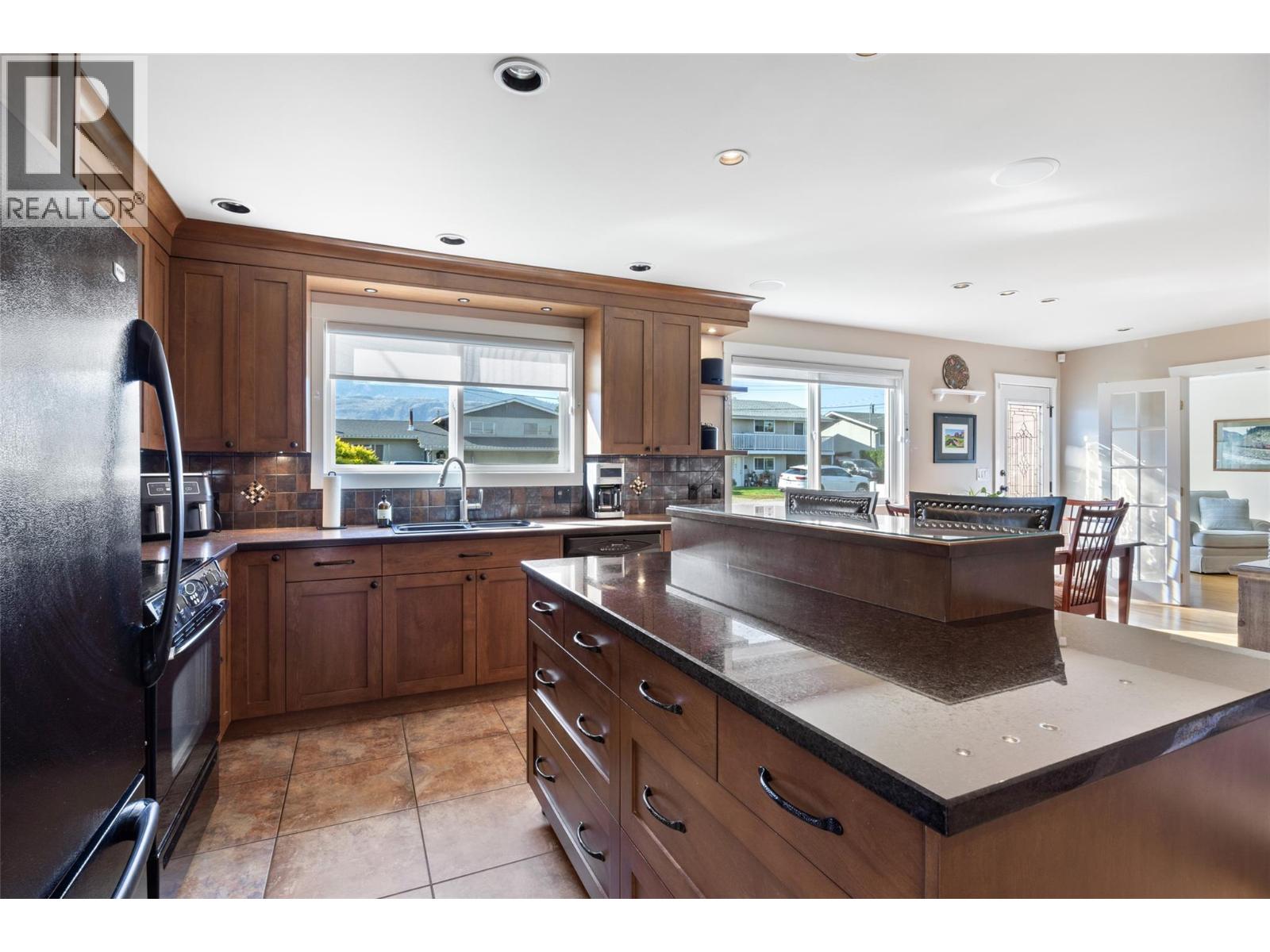 732 Ivy Avenue, Kamloops - Image 1