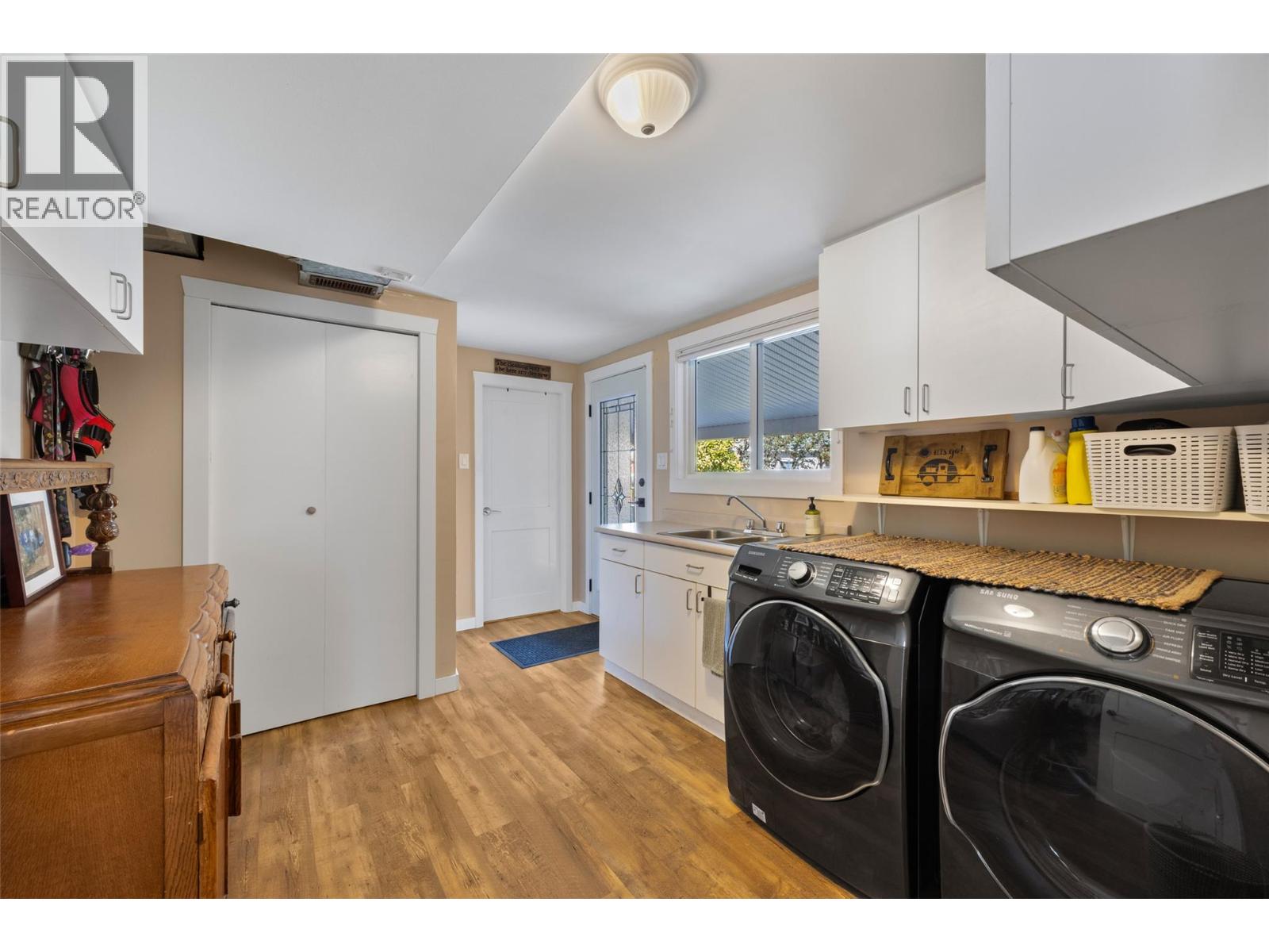 732 Ivy Avenue, Kamloops - Image 1
