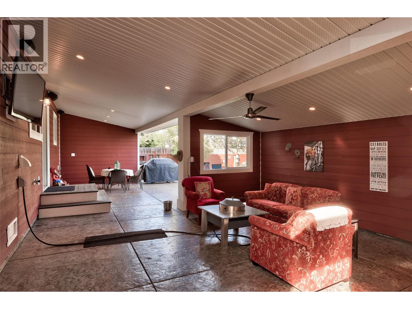 732 Ivy Avenue, Kamloops - Image 1