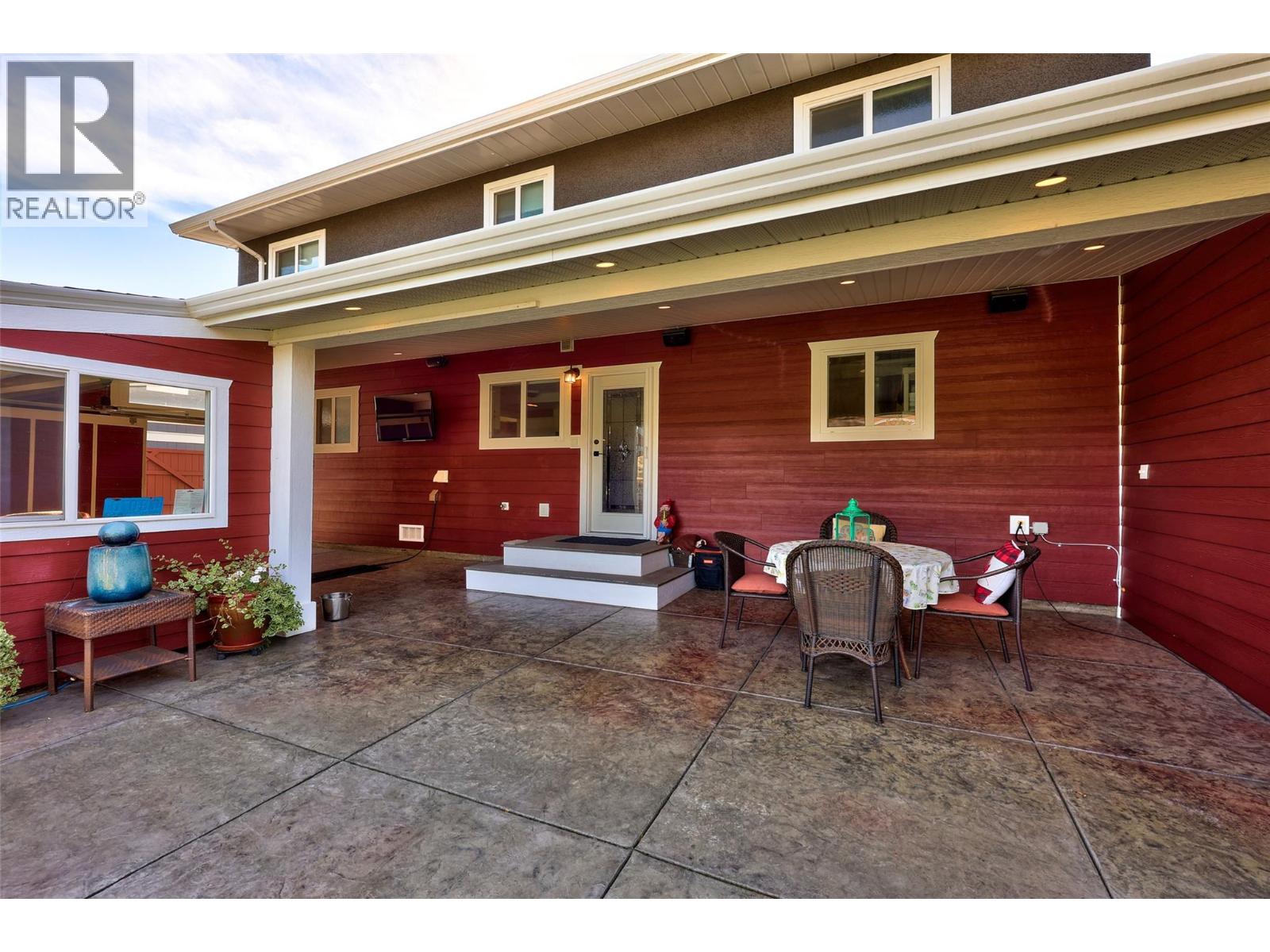 732 Ivy Avenue, Kamloops - Image 1