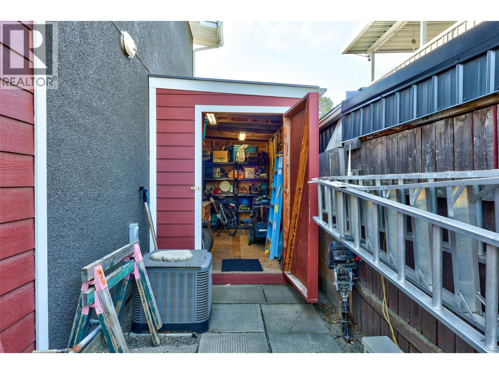 732 Ivy Avenue, Kamloops - Image 1