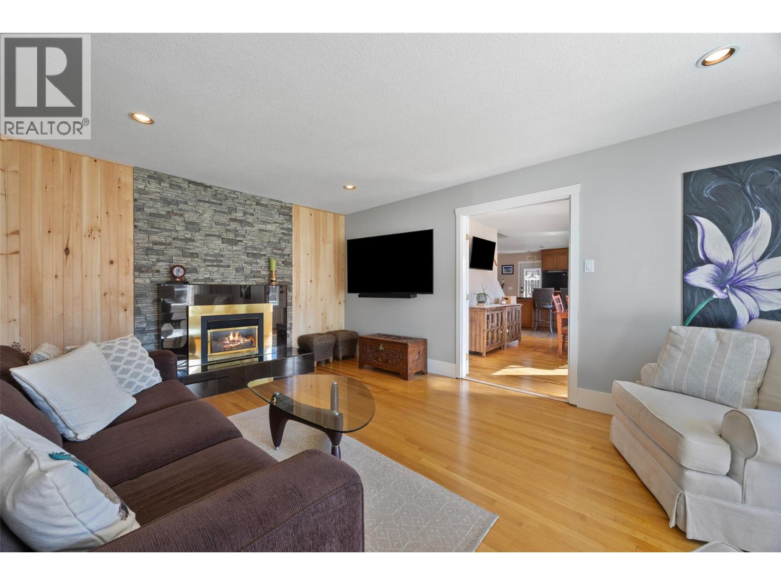 732 Ivy Avenue, Kamloops - Image 1