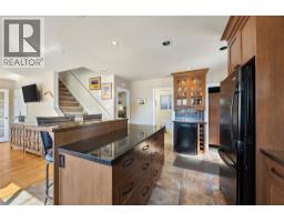 Living room - 732 Ivy Avenue, Kamloops, BC V2B3X1 Photo 12