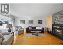 Pantry - 732 Ivy Avenue, Kamloops, BC V2B3X1 Photo 7