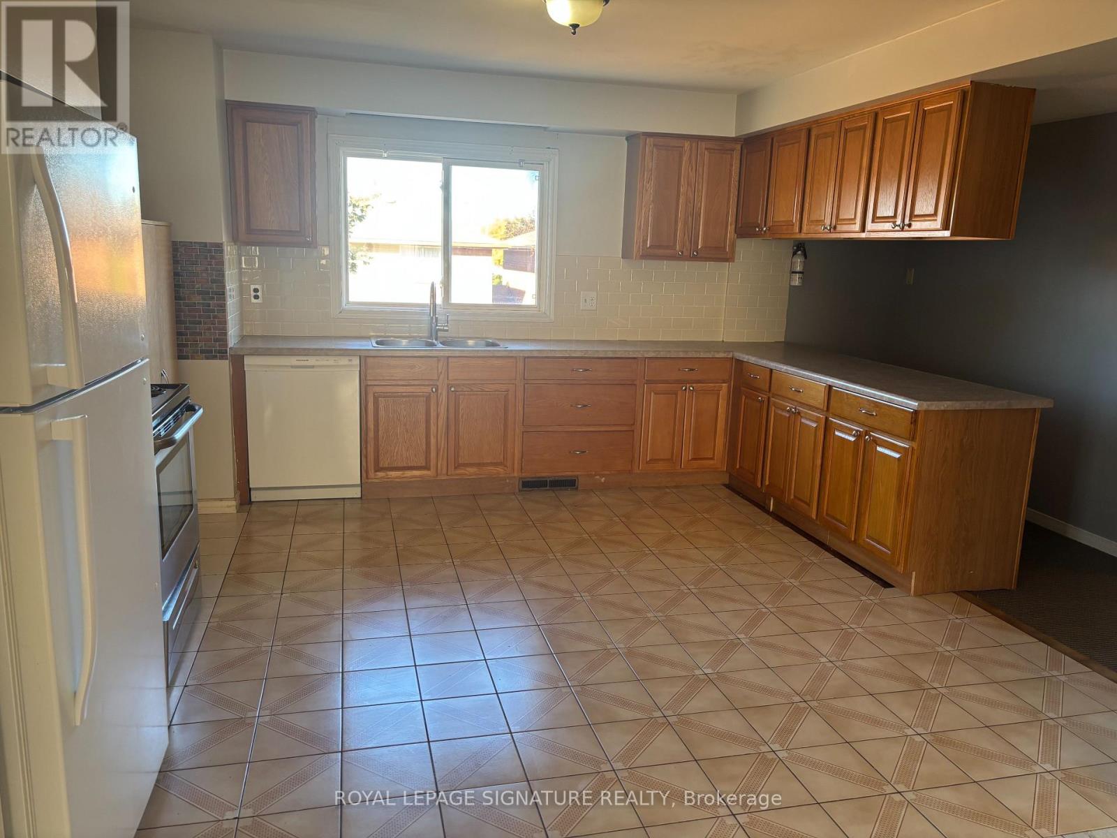 UPPER - 232 BARTON STREET, Hamilton (Stoney Creek)