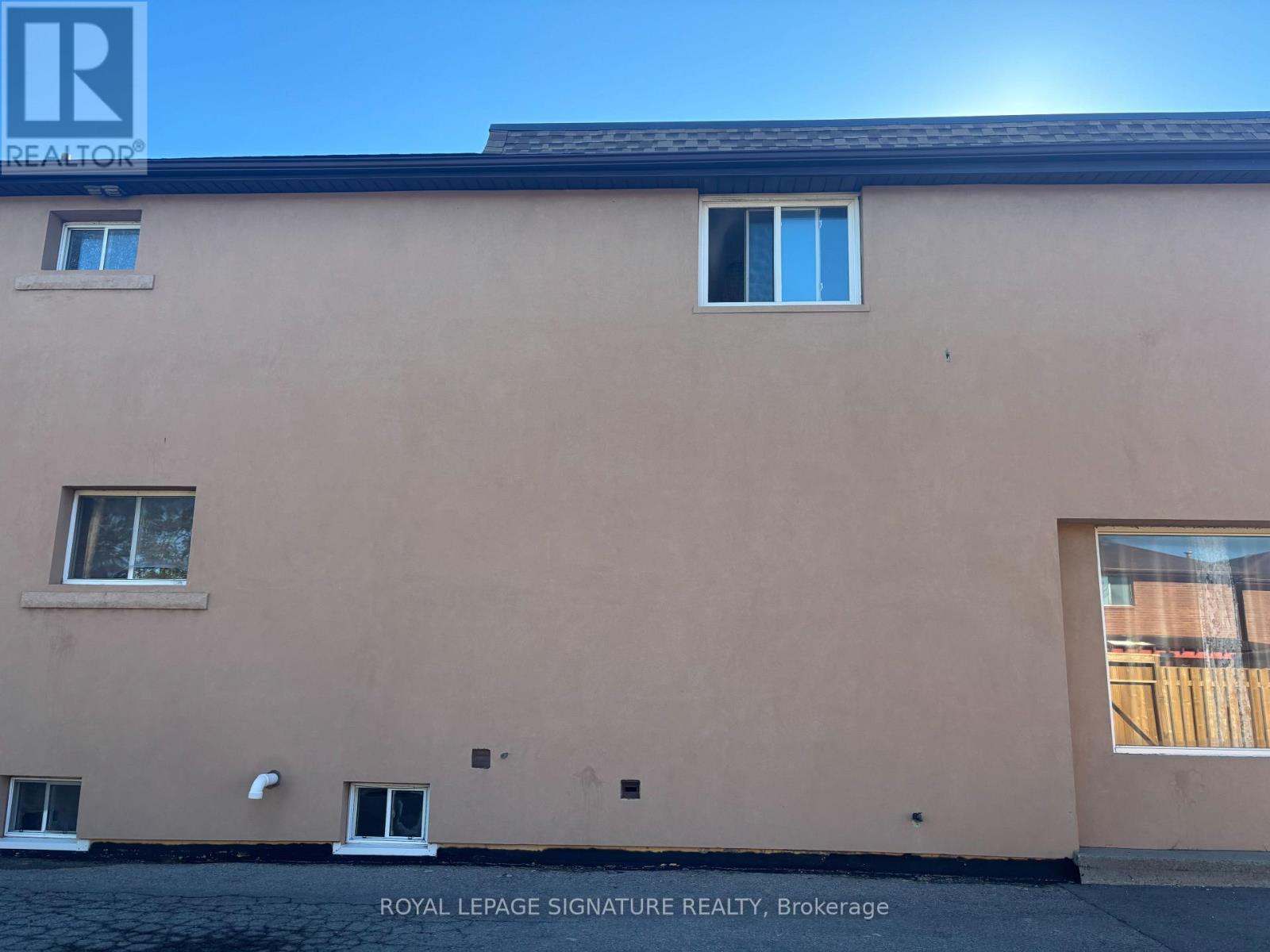 UPPER - 232 BARTON STREET, Hamilton (Stoney Creek) — photo 2