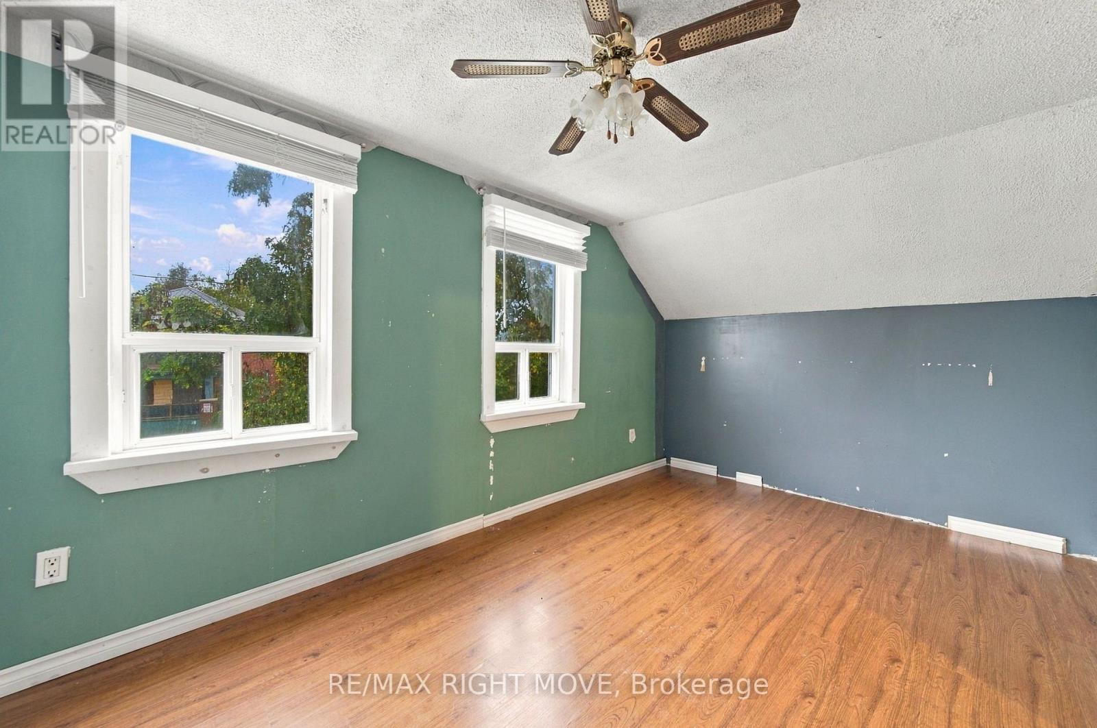 173 BARRIE ROAD - 23