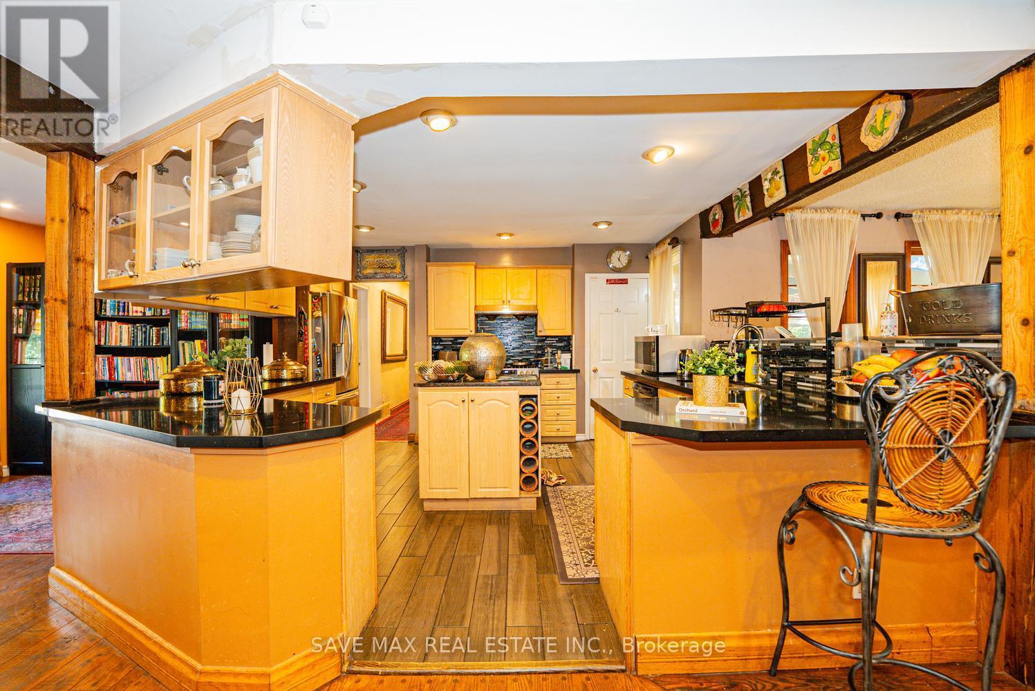 1215 MARTINS BOULEVARD - 28
