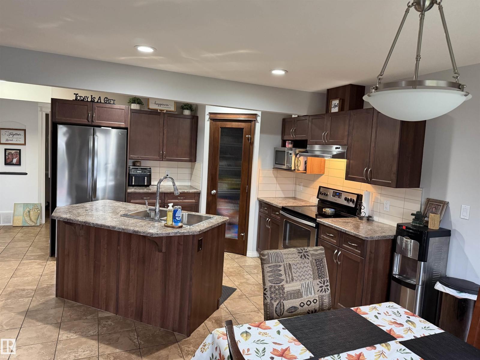 19 Halladay Boulevard, photo 23