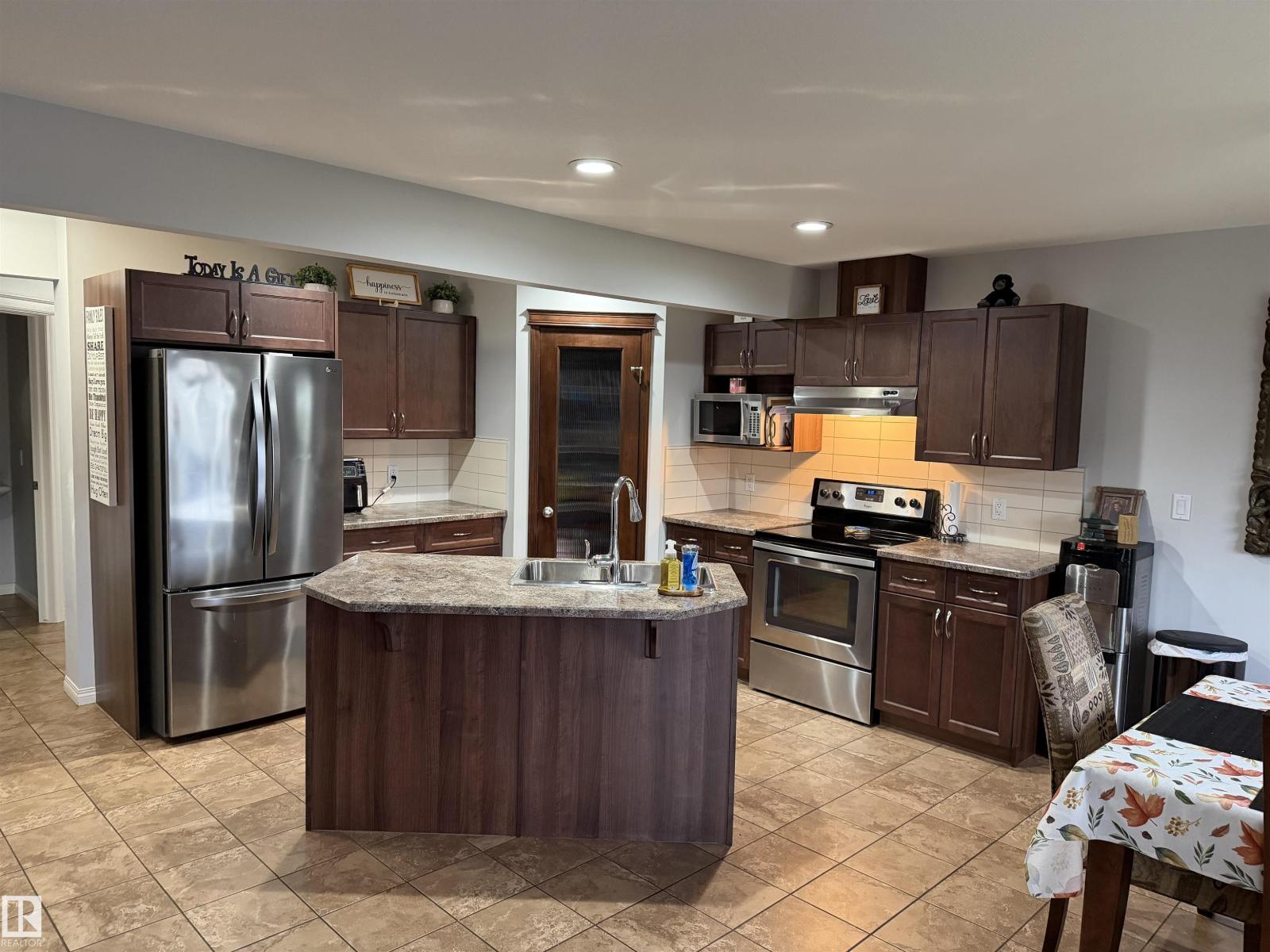 19 Halladay Boulevard, photo 24