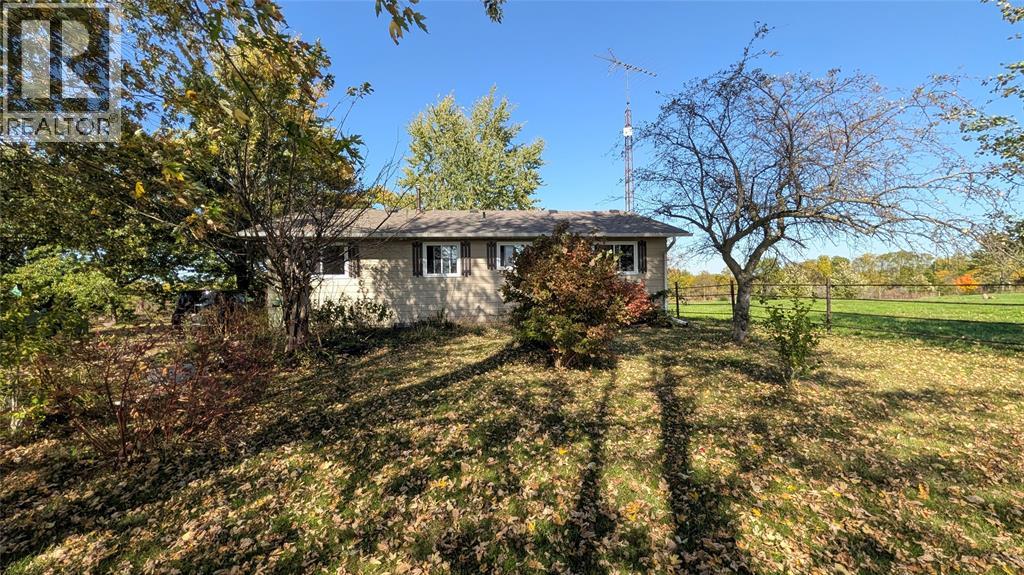1534 BURMAN LINE, St Clair — photo 2