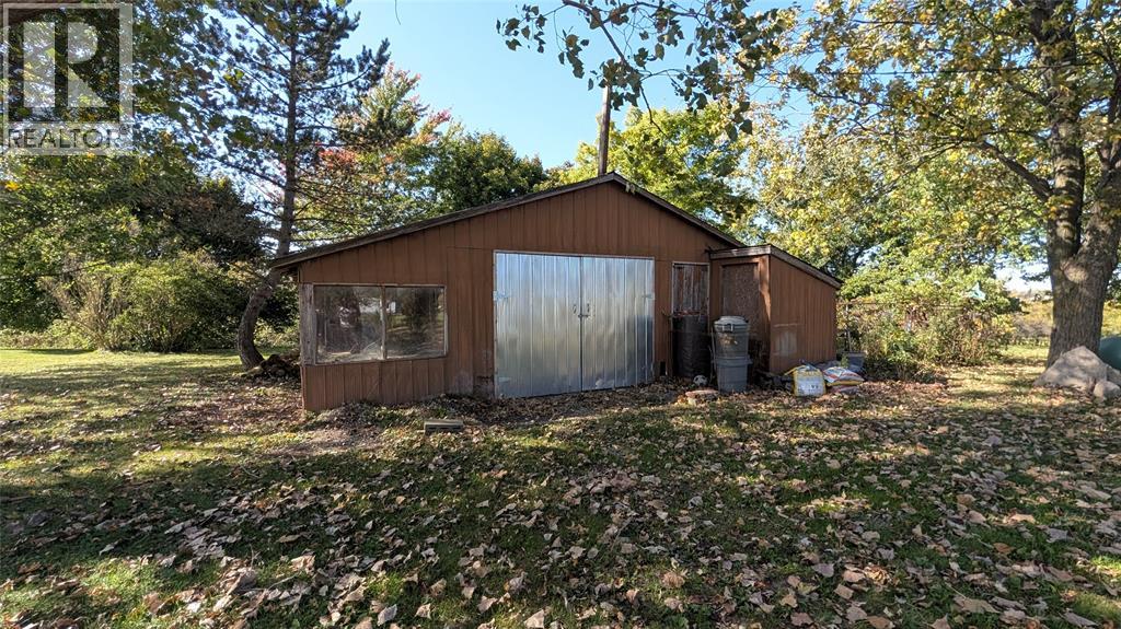 1534 BURMAN LINE, St Clair — photo 4