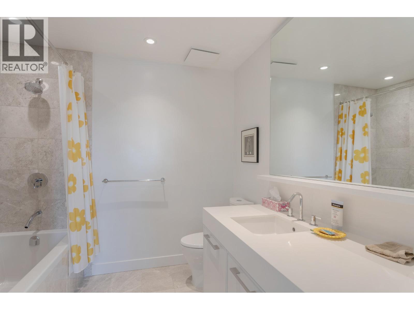 206 3220 CONNAUGHT CRESCENT, North Vancouver - Image 1