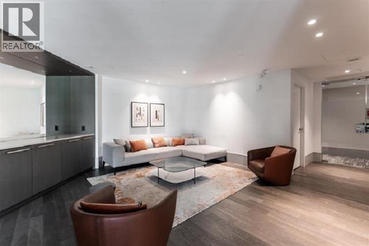 206 3220 CONNAUGHT CRESCENT, North Vancouver - Image 1