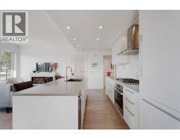 206 3220 Connaught Crescent, North Vancouver, BC V7R0A5 Photo 9