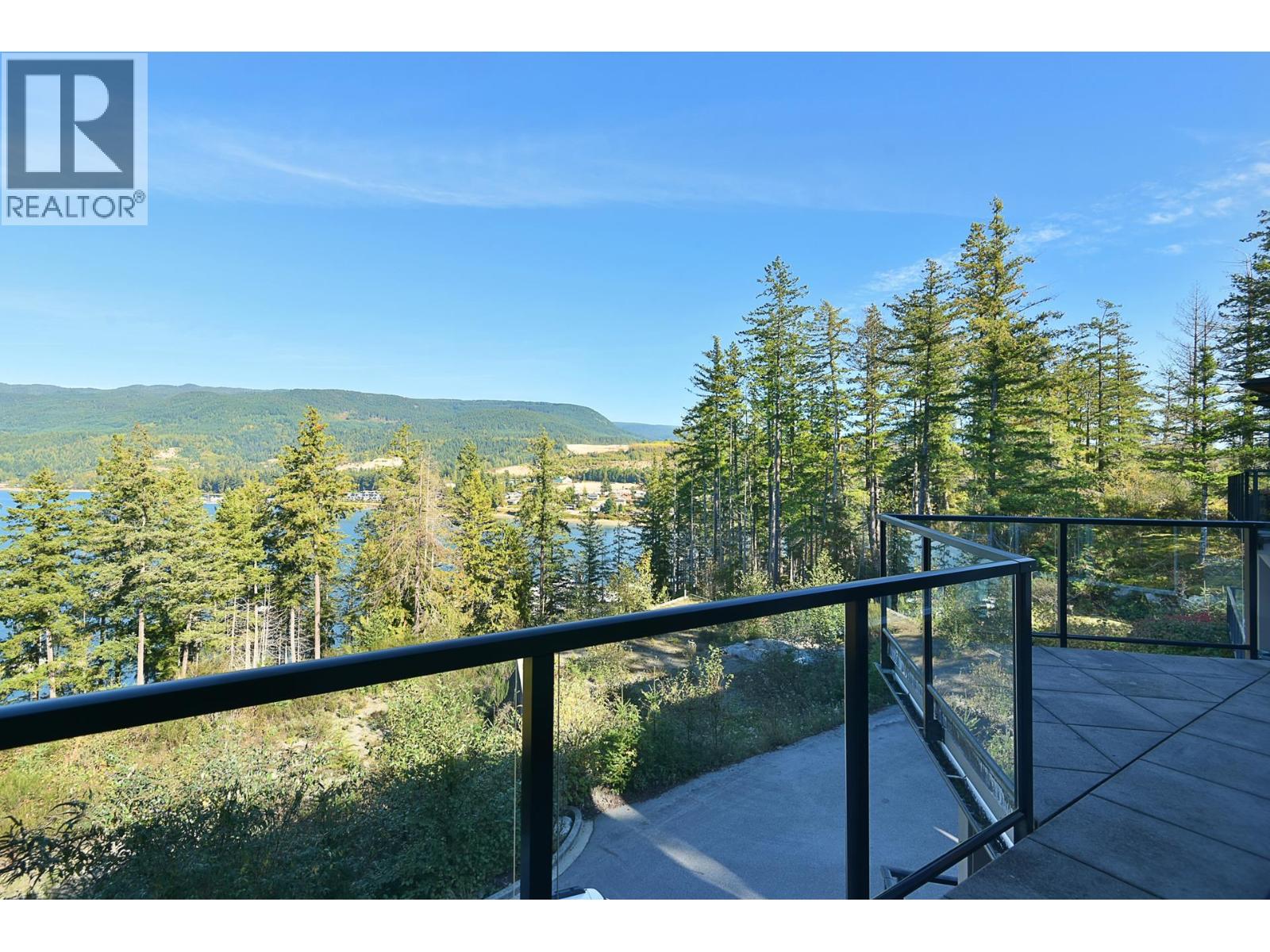 303 5780 MARINE WAY, Sechelt - Image 1