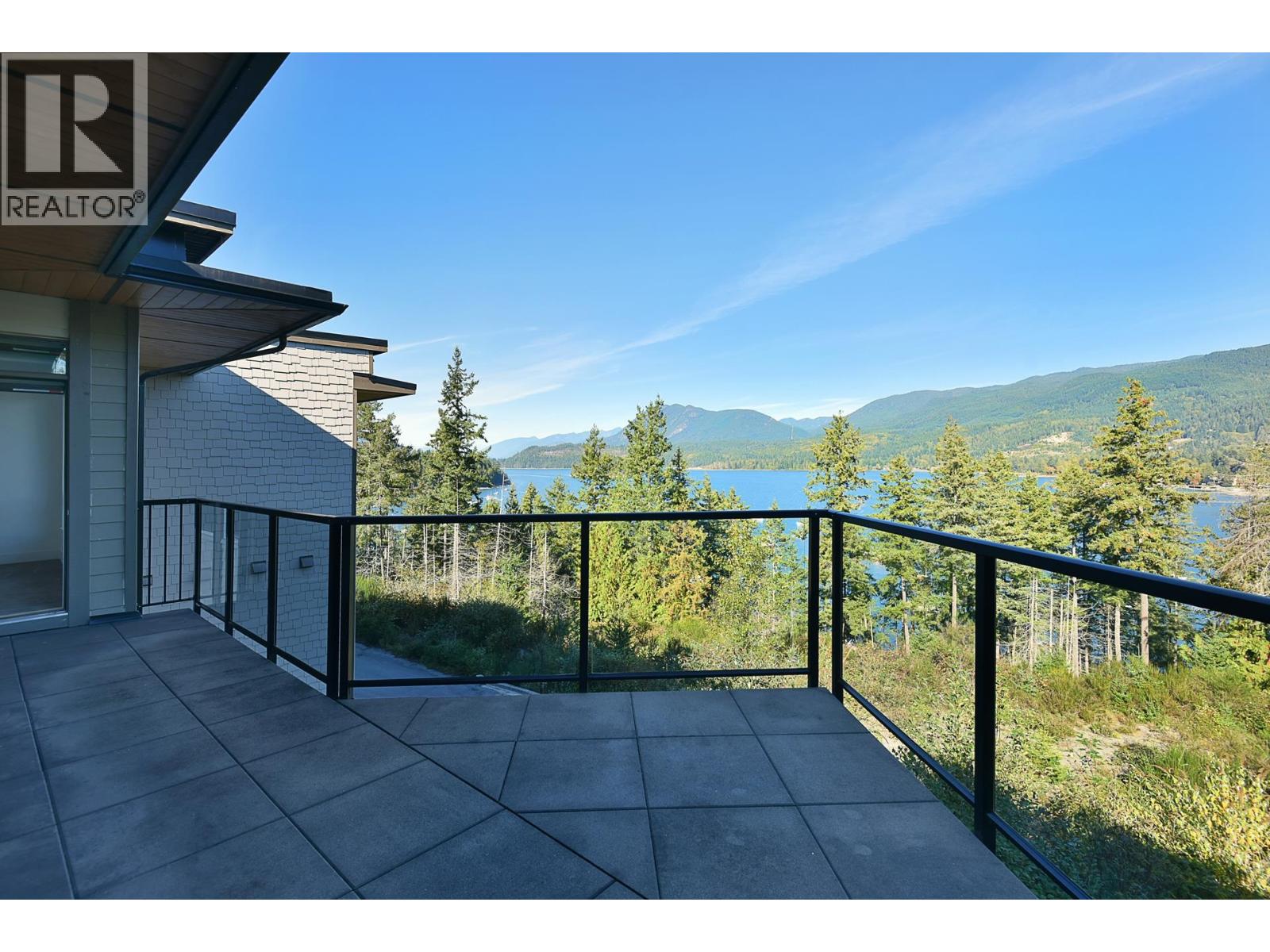 303 5780 MARINE WAY, Sechelt - Image 1
