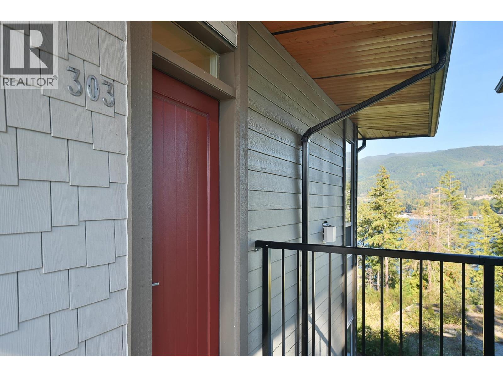 303 5780 MARINE WAY, Sechelt - Image 1