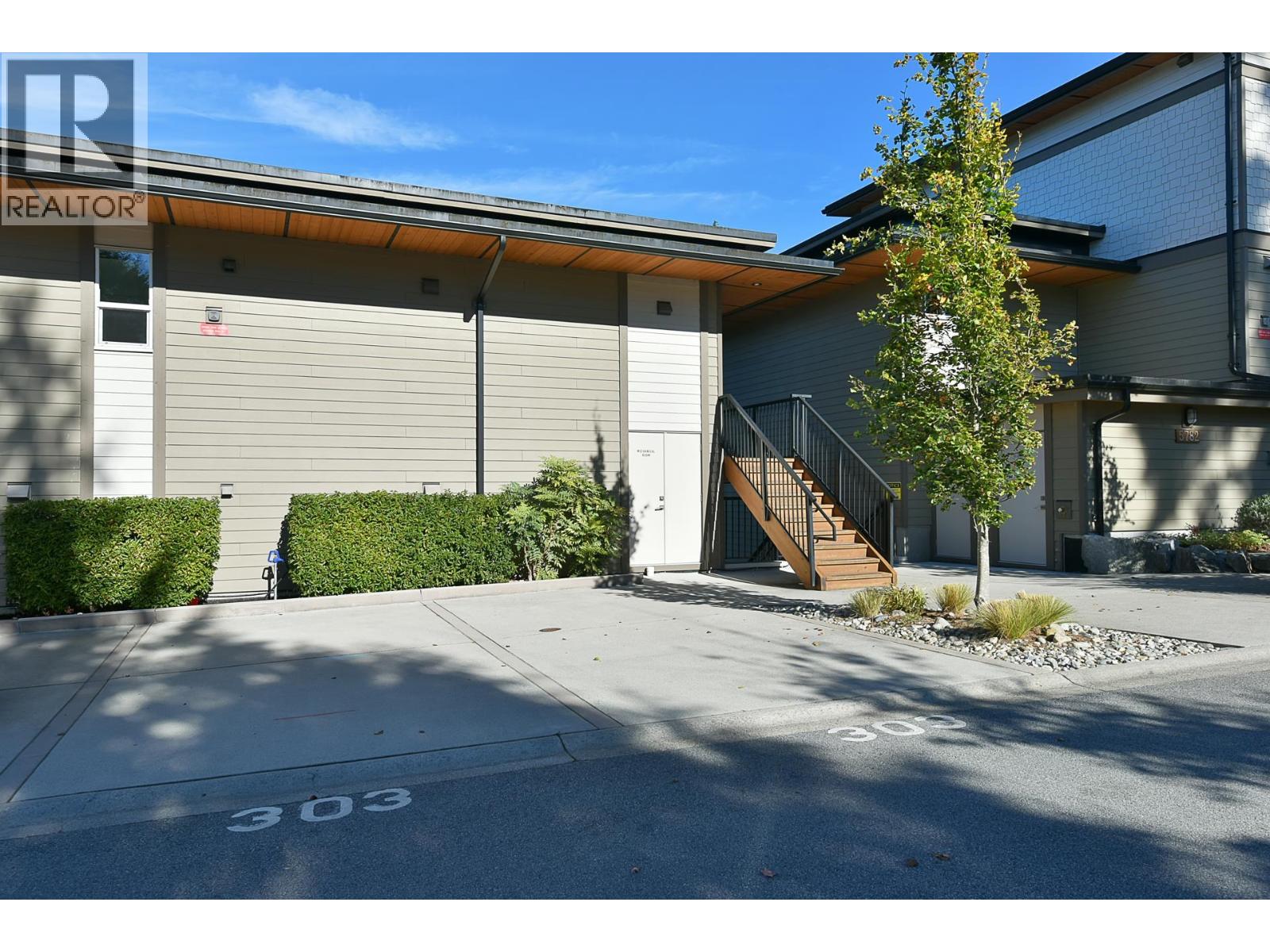 303 5780 MARINE WAY, Sechelt - Image 1