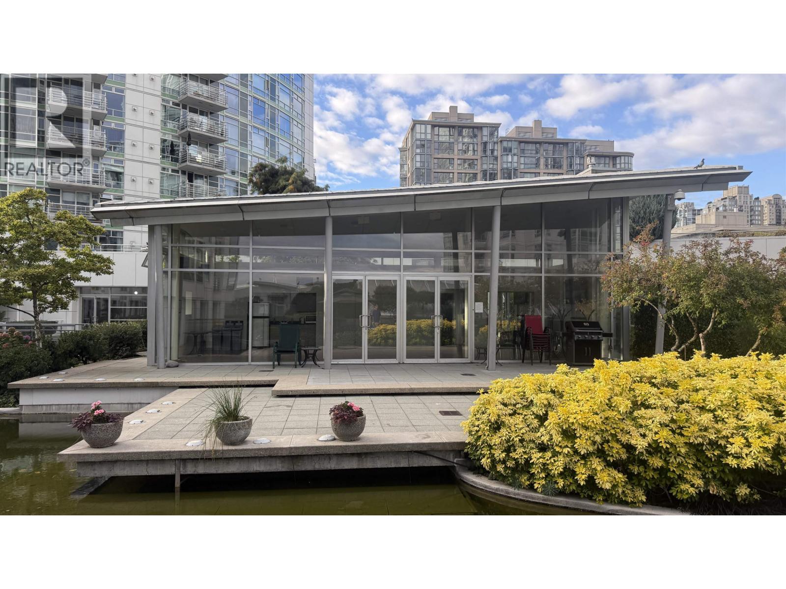 6XX 189 DAVIE STREET, Vancouver - Image 1