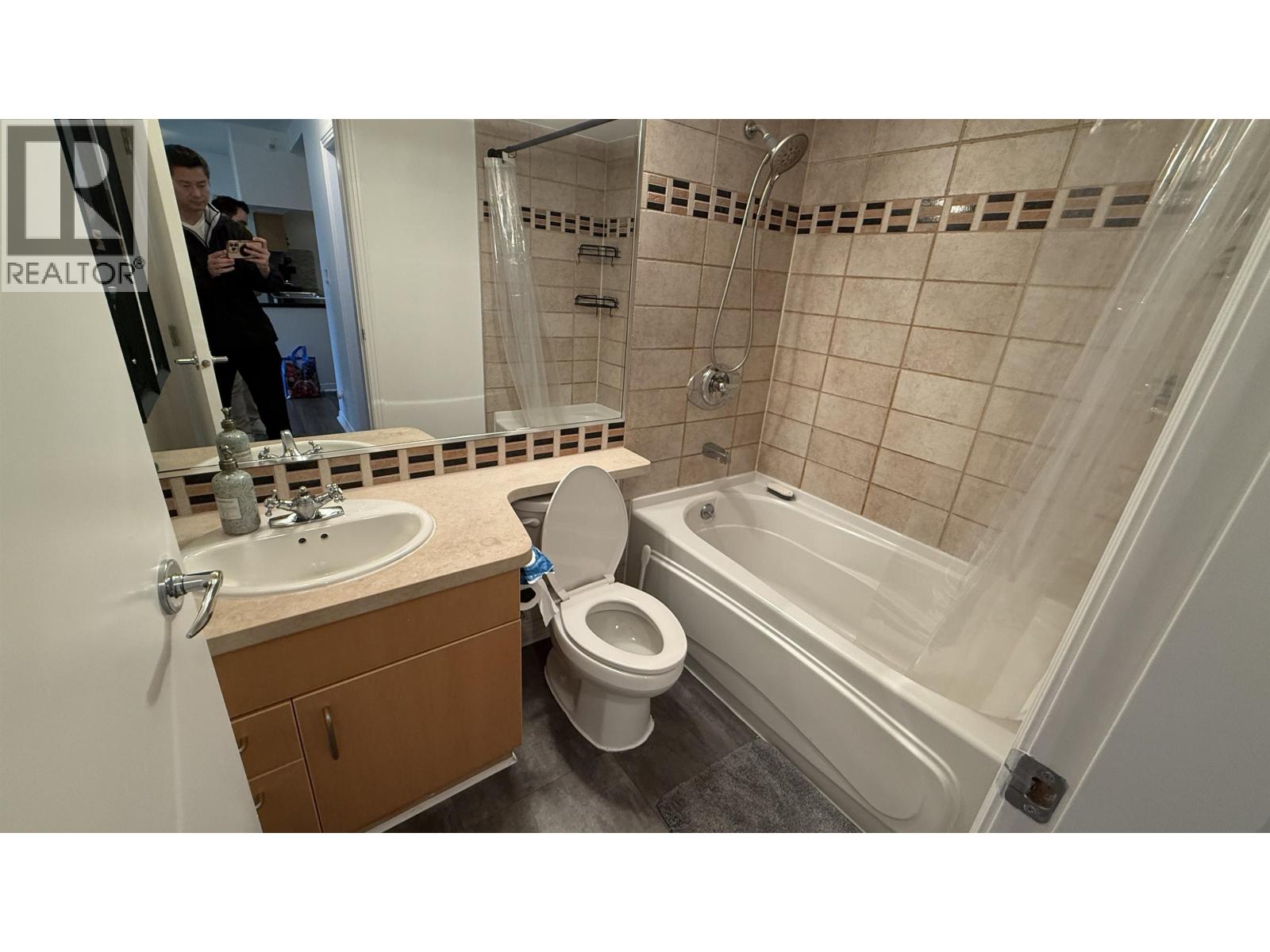 6XX 189 DAVIE STREET, Vancouver - Image 1