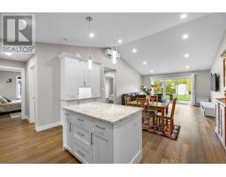 Bath (# pieces 1-6) - 98 Putters Street, Summerside, PE C1N4J8 Photo 8