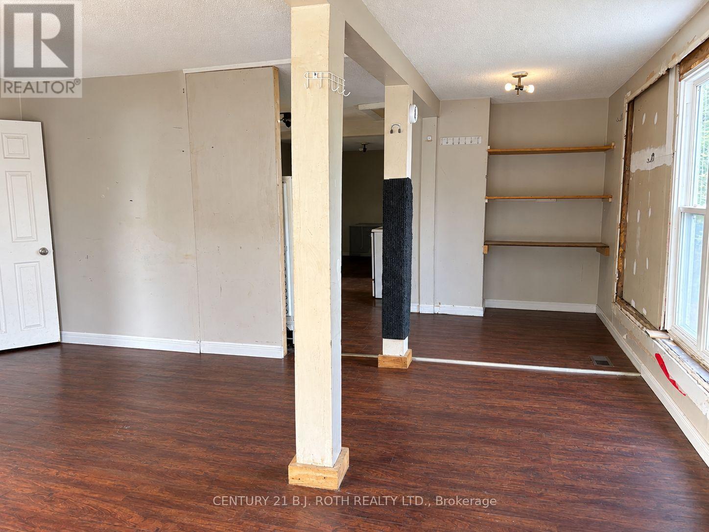 371 EAST ST ORILLIA Street, Orillia, ON photo 8