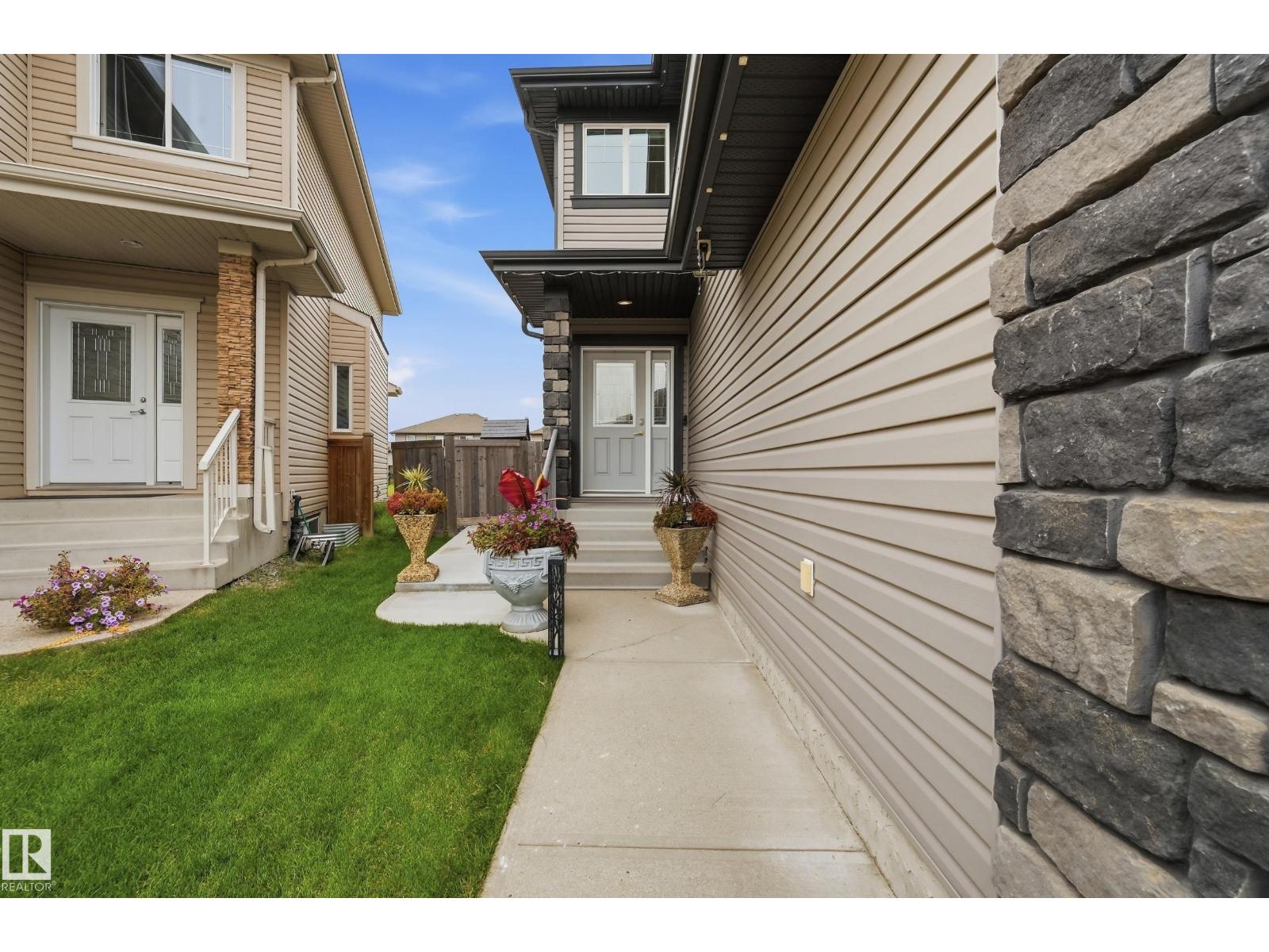 16511 136 St NW photo 4 — MLS® E4510944